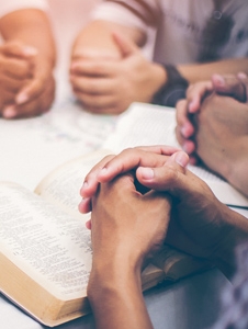 praying-for-leaders-01